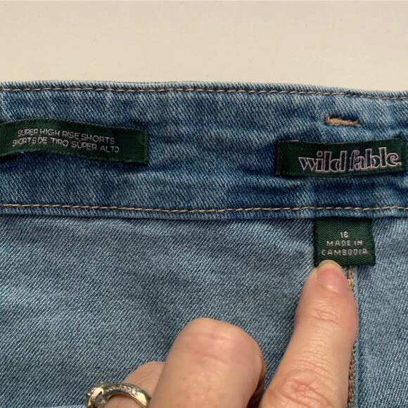 WILD FABLE Denim Super High-Rise‎ 2.5" Inseam Jean Shorts Size 16 - NWT - Picture 4 of 8